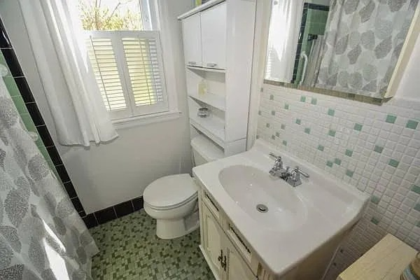 2862 N 87 ST