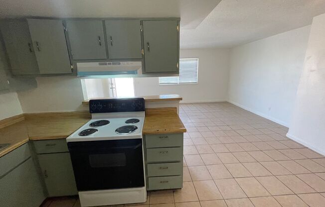 2 beds, 1 bath, 947 sqft, $995, Unit 2