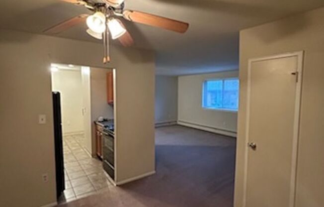 1 bed, 1 bath, 734 sqft, $1,350, Unit K09