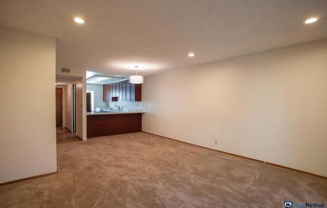 Nicely Upgraded 2 Bedroom 2 Bathroom Condo Available Now!