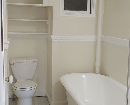 Studio, 1 bath, 430 sqft, $1,045, Unit 405