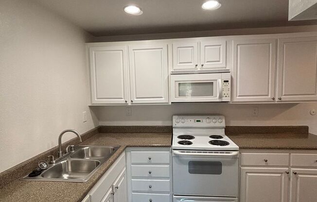 1 bed, 1 bath, 750 sqft, $2,365, Unit 1704