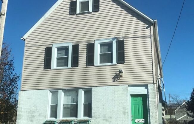 1239 W 67th Street