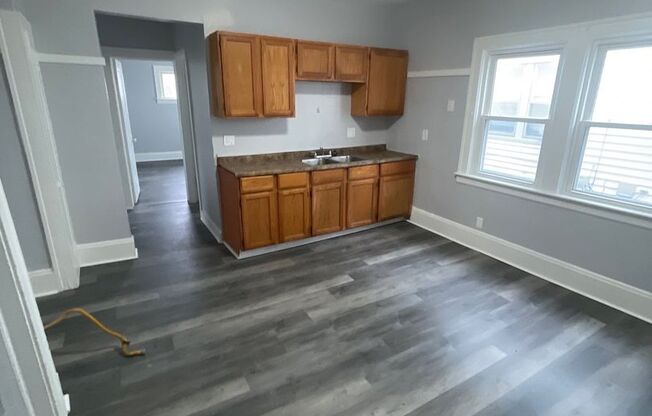 3 beds, 1 bath, $1,200, Unit 3846 East 146 Down