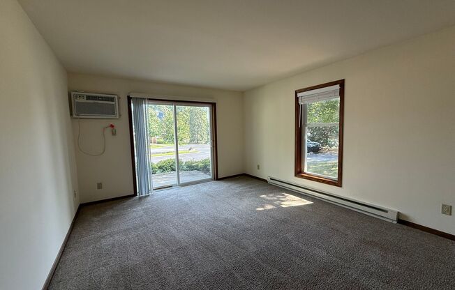 2 beds, 1 bath, 965 sqft, $1,625, Unit 7717CB