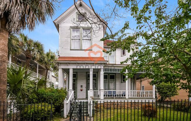 2 bed / 1.5 bath on Rutledge St.