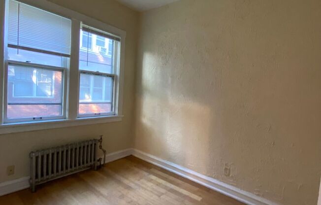 1 bed, 1 bath, $995, Unit 18
