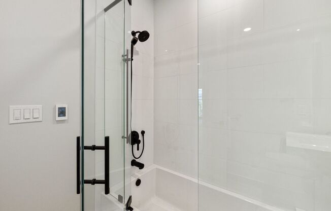 2 beds, 2 baths, $4,250, Unit # 5