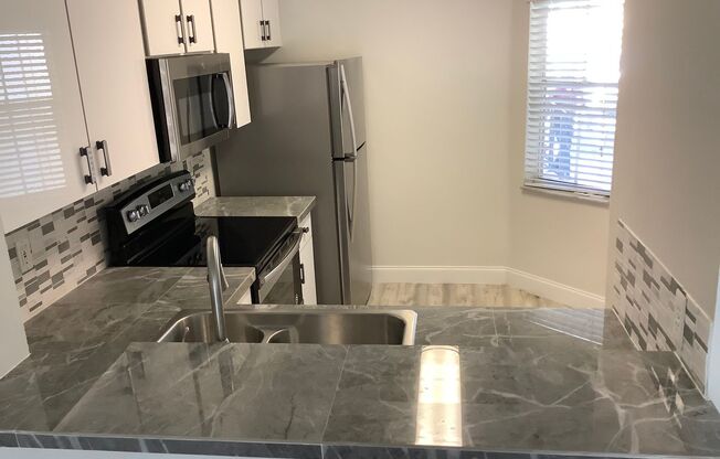 2 beds, 2 baths, 950 sqft, $2,020, Unit 7000-205