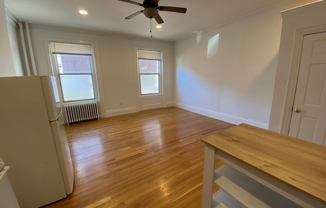 Studio, 1 bath, 358 sqft, $2,200, Unit 1