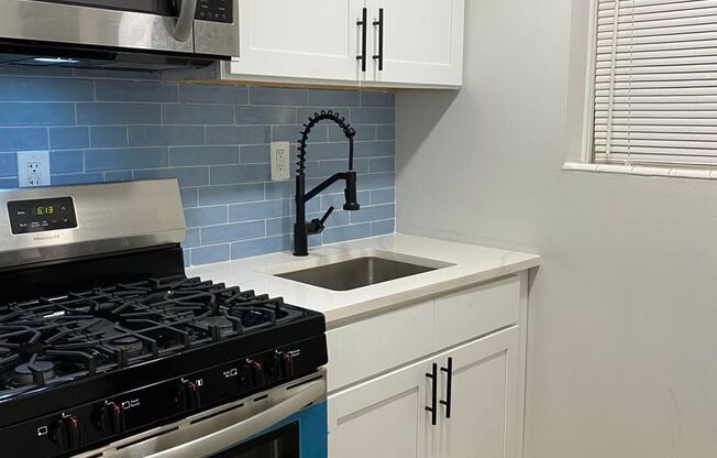 1 bed, 1 bath, 750 sqft, $1,695, Unit B01