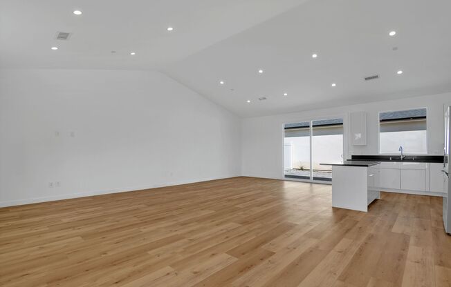 Modern 5-Bedroom 5 bath Home for Lease in Winnetka, CA