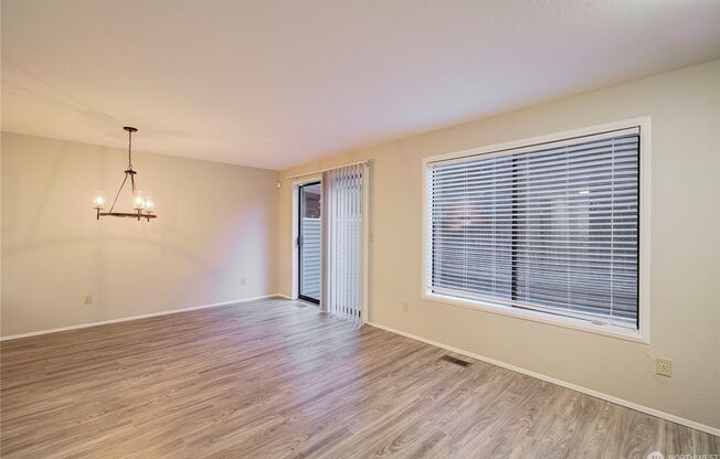 2Bd/1.5Ba Kirkland Townhouse