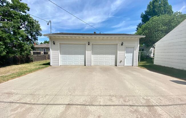 5 Bed 2 Bath House in North Fargo!