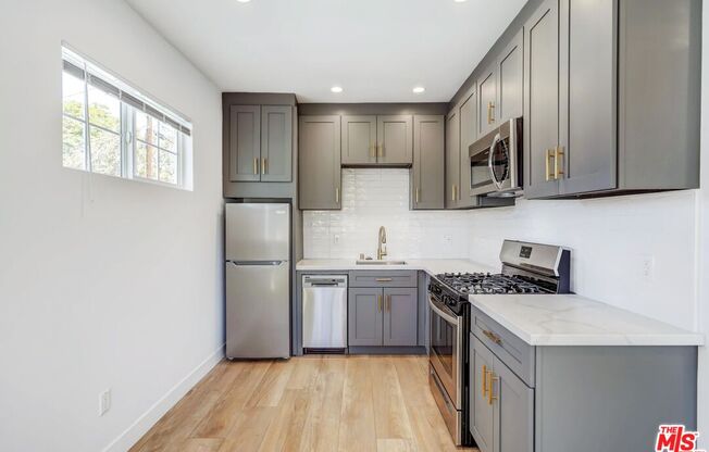 6633 1/2 BELMAR AVE