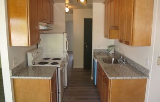 2 beds, 1 bath, $2,400, Unit 20