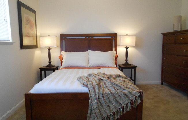 Large Bedroom at Hunters Pond Apartment Homes, Champaign, 61820
