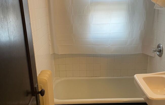 1 bed, 1 bath, 600 sqft, $999, Unit 205