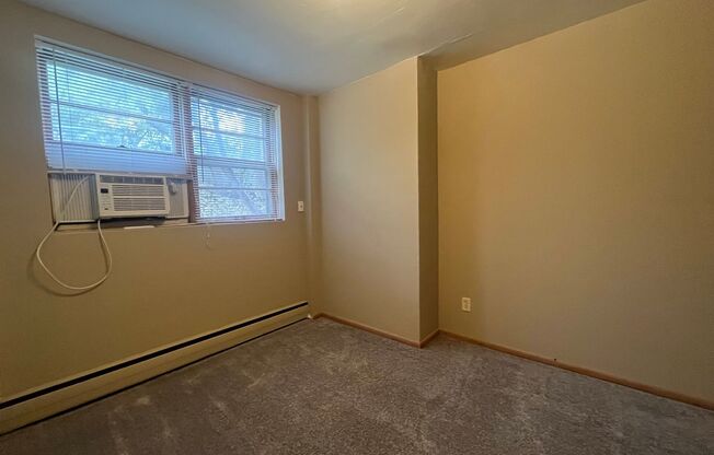1 bed, 1 bath, 356 sqft, $915, Unit 8