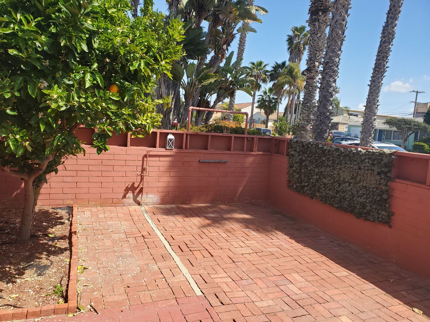 Pacific Beach / Large 1-Bedroom! Private Patio, Hardwood Floors, Parking & Pet Friendly!