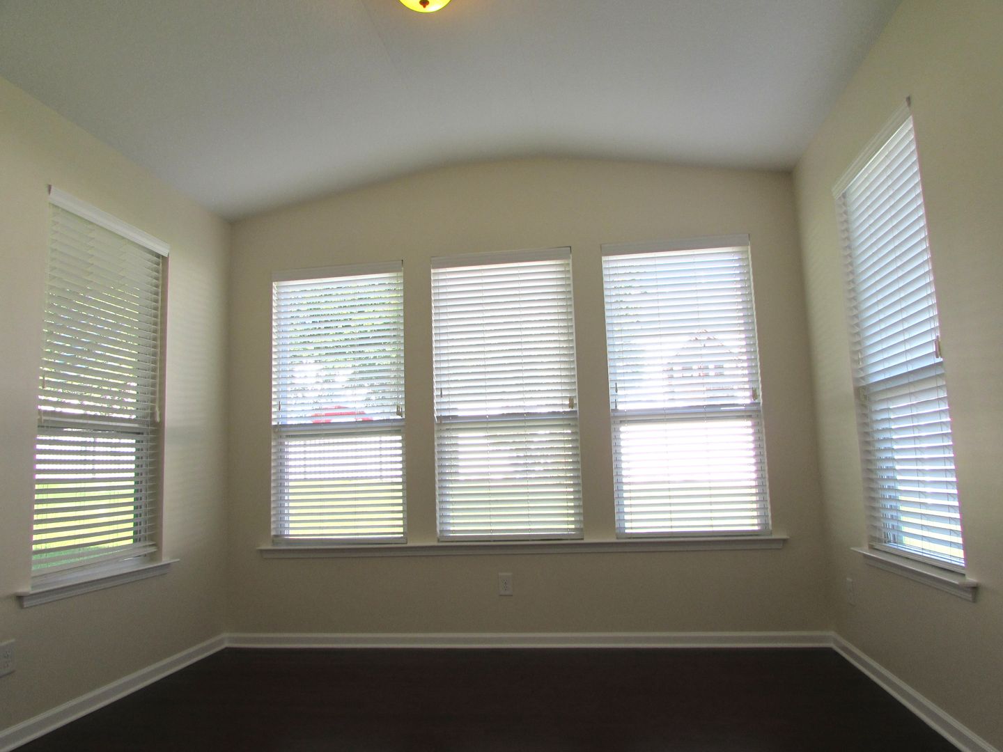 Grand 5 Bed/ 4 Bath Home - Waterlynn Subdivision - Chef's Kitchen - Sunroom - Covered Back Deck - Community Pool