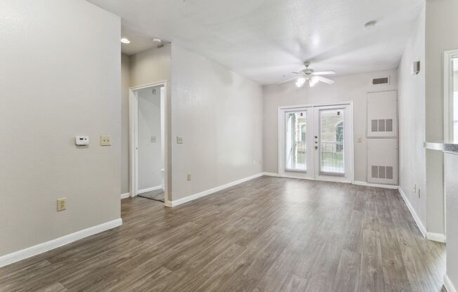 2 beds, 1 bath, 787 sqft, $1,310