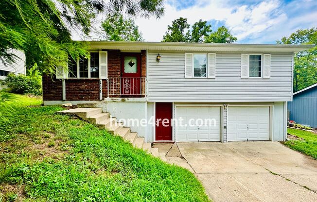 Fantastic Parkville Home and Updated Kitchen w/ Granite Counters and Stainless Steel Appliances!