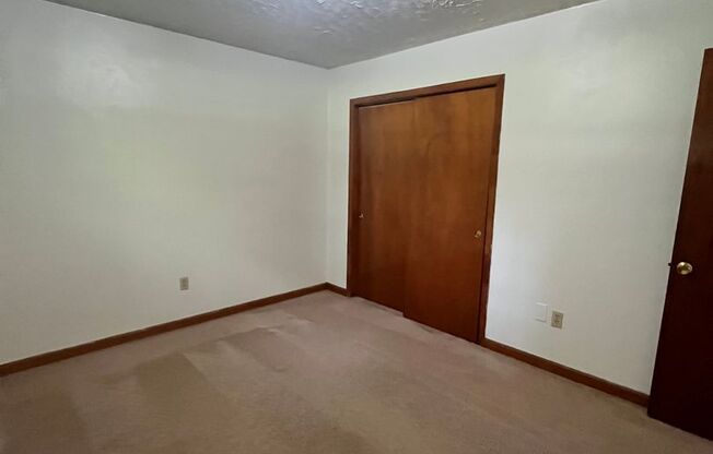 2 beds, 1 bath, 903 sqft, $1,290, Unit J-12