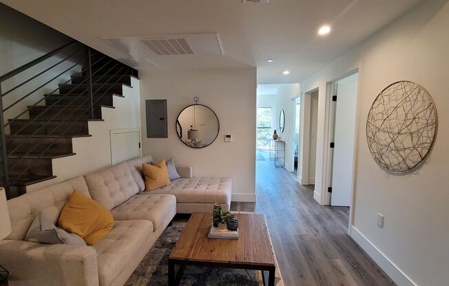 862 Moraga Dr.
