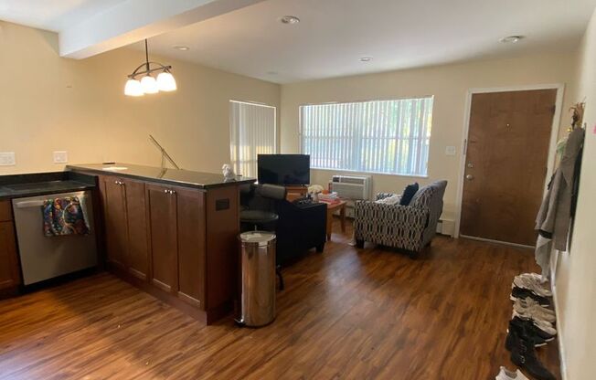 2 beds, 1 bath, 723 sqft, $2,600, Unit 05