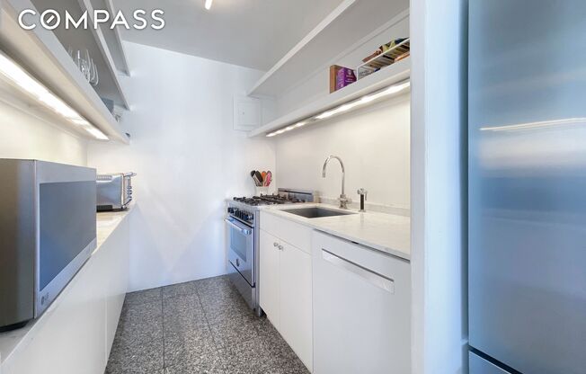 1 bed, 1 bath, 757 sqft, $4,450, Unit 18A