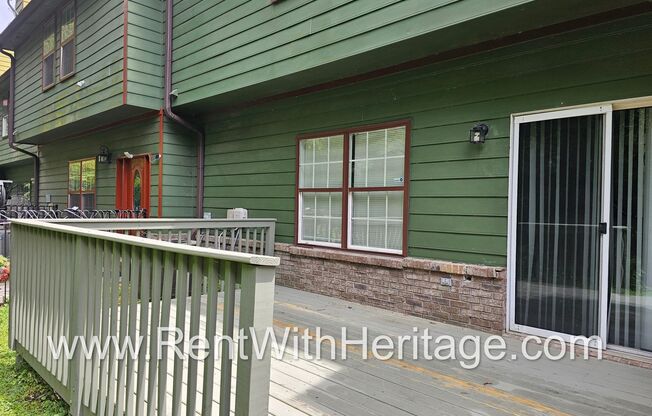 Gorgeous 3Bd / 2Ba Immaculate Townhome / Upgrades Galore / Great Location