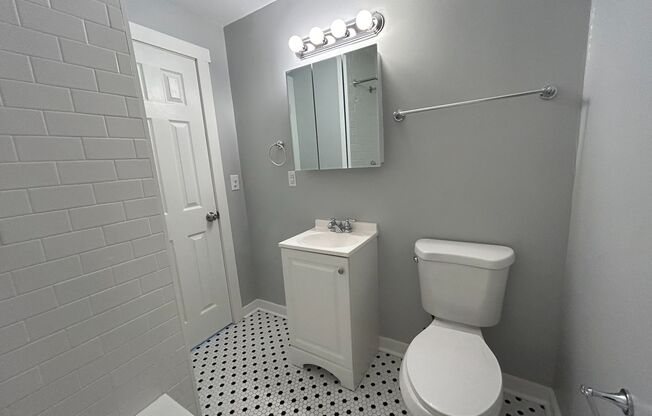 1 bed, 1 bath, 450 sqft, $1,549, Unit 5326 Fifth Ave. #12