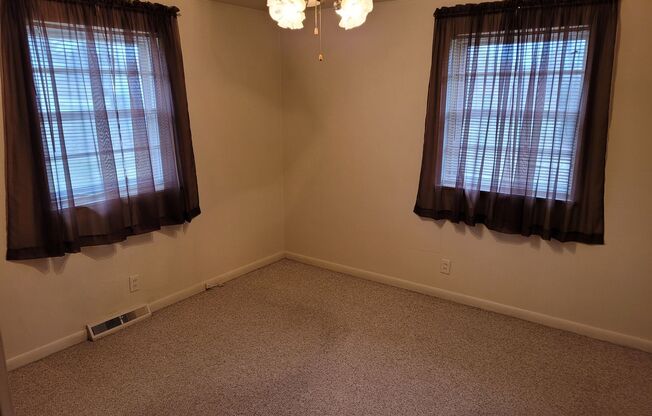 3 beds, 1 bath, $1,200