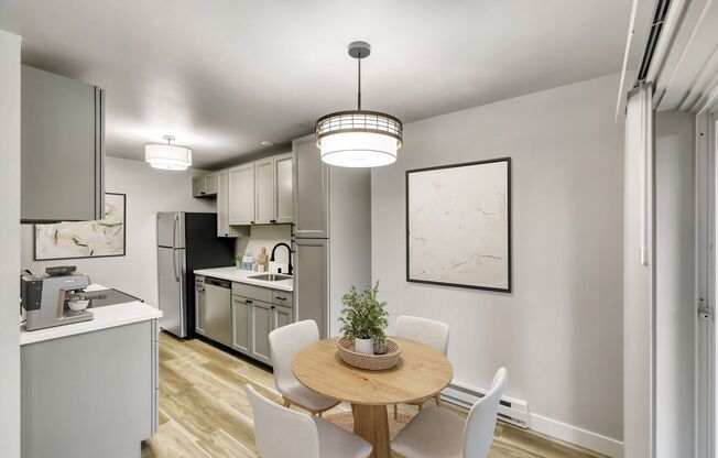 2 beds, 1 bath, 900 sqft, $2,100, Unit Apt. 216