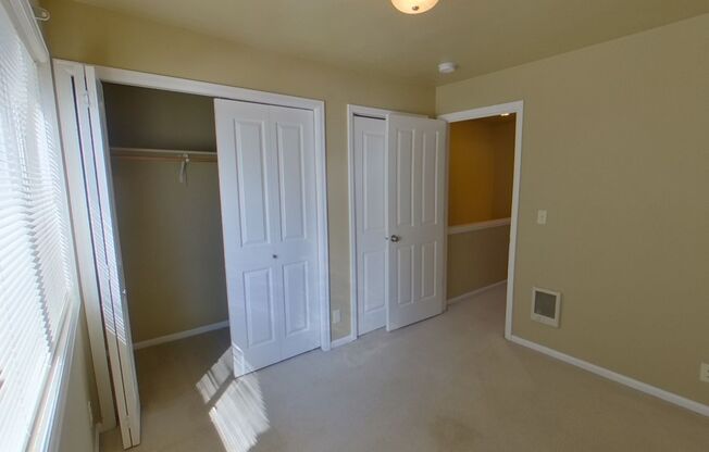 2 beds, 1 bath, $1,600, Unit 5