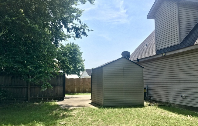 3 beds, 2 baths, $1,400