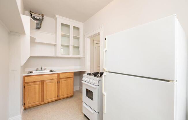 Studio, 1 bath, 329 sqft, $2,400, Unit 47