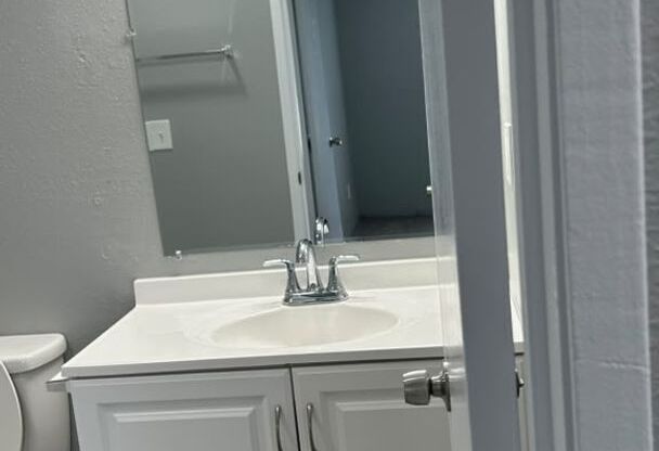 3 beds, 1 bath, 945 sqft, $1,600, Unit 1326 L1