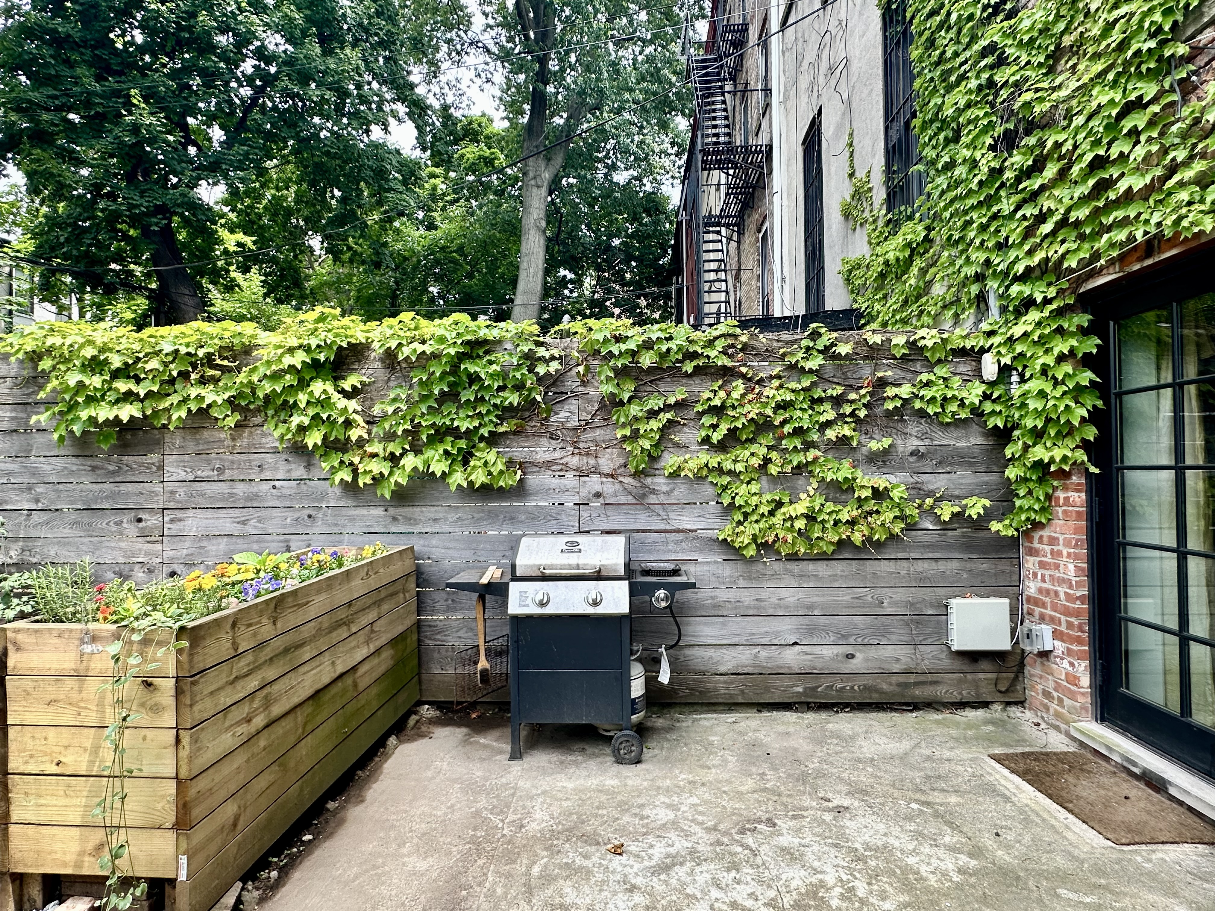 629 PUTNAM AVE
