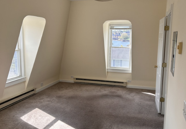 2 SELLECK ST