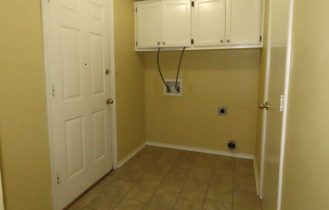 3 beds, 2 baths, $1,650