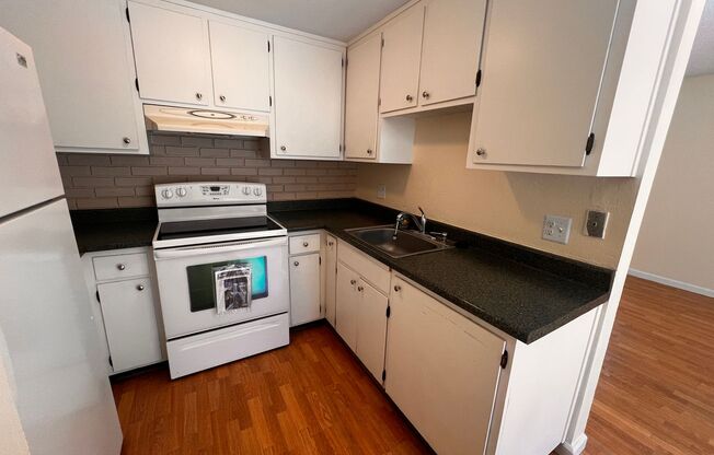 Great condo in a well managed complex with in unit laundry and refrigerator included
