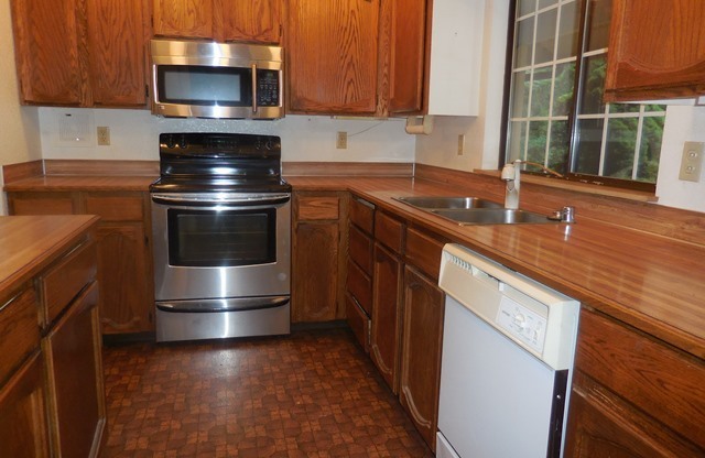 3 beds, 2 baths, $2,900