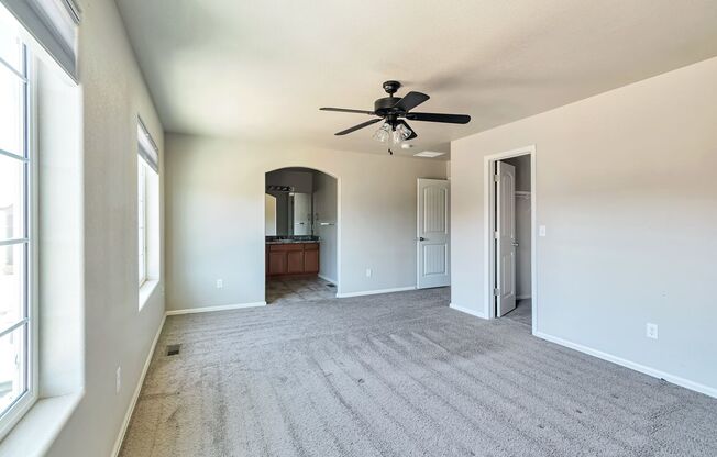 Beautiful end unit in gated Villa Mirage