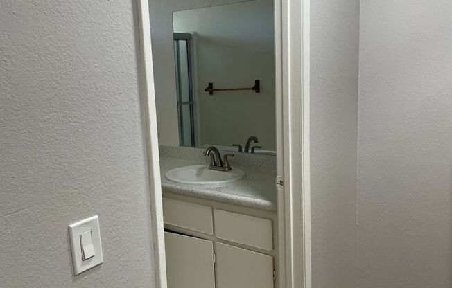 Studio, 1 bath, 550 sqft, $1,475