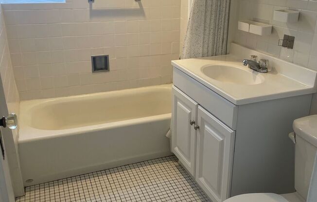 1 bed, 1 bath, 768 sqft, $1,510, Unit Royal York 211