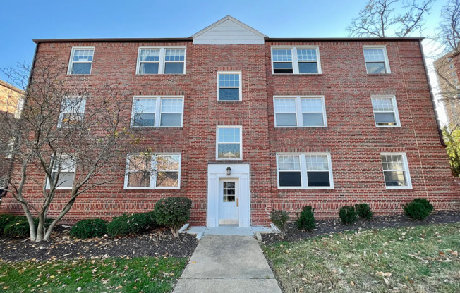 2 beds, 1 bath, $1,395, Unit 807-3S