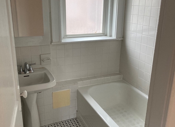 1 bed, 1 bath, 600 sqft, $2,900, Unit 30