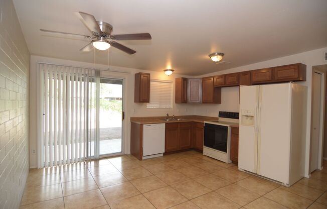 2 beds, 1 bath, $1,095